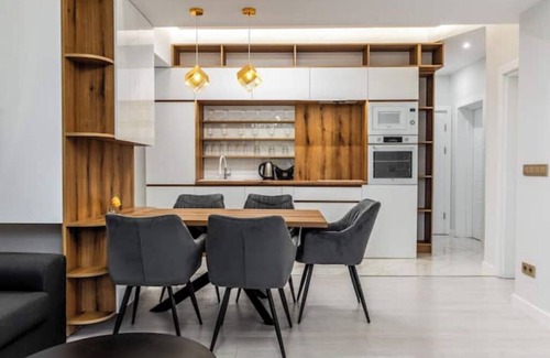 Sofia City Center House | Vitoshka Luxury: 2-BR Retreatnn