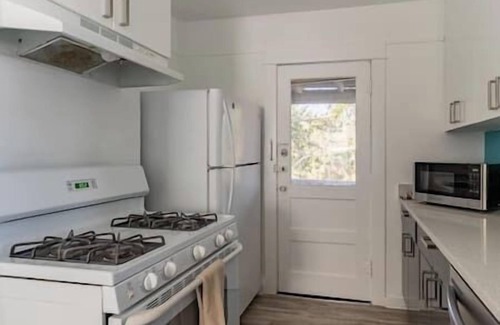 North Park Apartment | Viva California! Right in the Heart of all the Fun! Firepit, BBQ, walk to eats