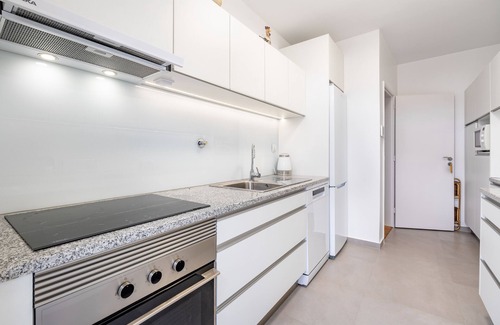Paranhos Villa | VIVA Casa do Galo - Big family house with garage spot