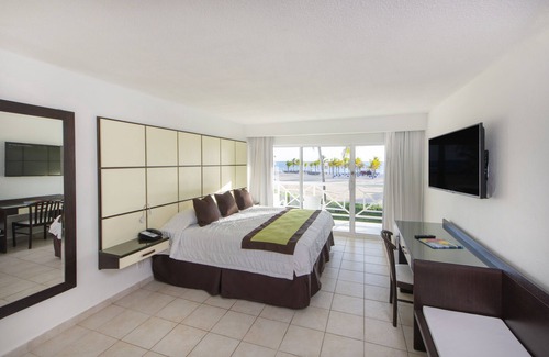 Freeport Resort | Viva Fortuna Beach by Wyndham, A Trademark All Inclusive