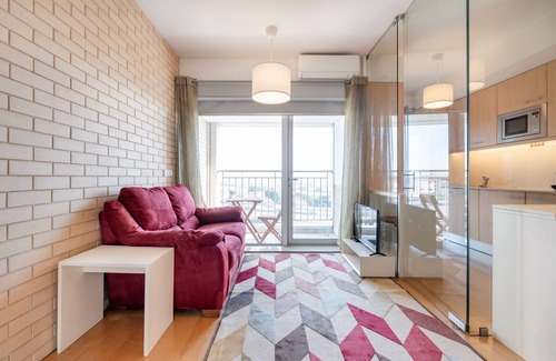 Campanha Apartment | VIVA Stadium Residence Studios w/garage spot