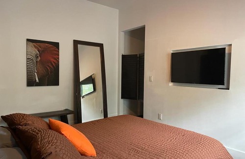 Northeast Miami Apartment | Vive Zen Master Suite for 4 Guests