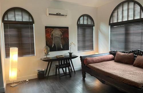 Northeast Miami Apartment | Vive Zen Queen Room