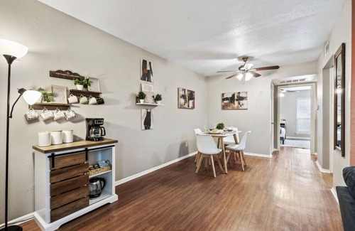 Fort Worth Apartment | Vivid 1BD: TCU Walkable, Inspiring & Restful!