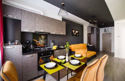 Oradea Apartment | Vivid Colors near City Center