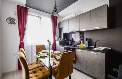 Oradea Apartment | Vivid Colors near City Center