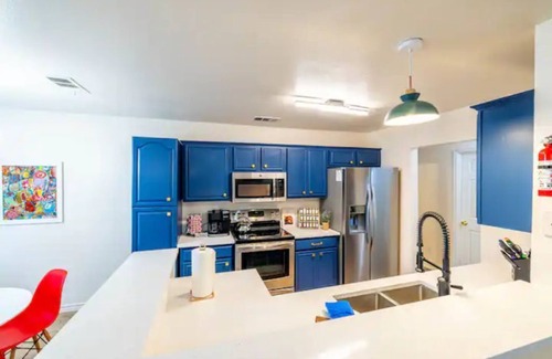 Sachse House | Vivid Vibes:A Burst of Energy