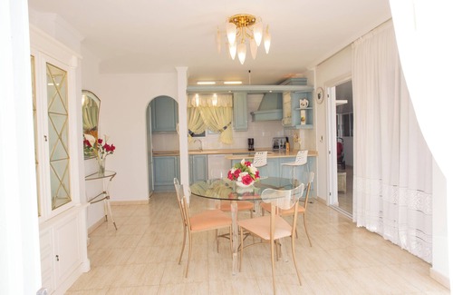 Los Cristianos Condo | Vivienda Centrica con Gran Terraza y Vista Panoramica al mar