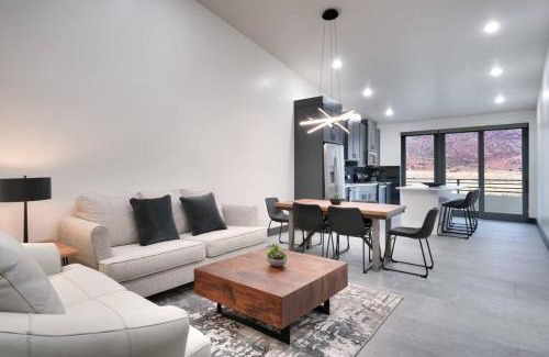 Moab South Valley Apartment | Vizcaya #1 - Moab's Newest Luxury Rental (Hot Tub)