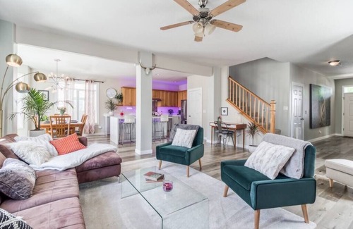 Five Corners House | VNC BNB: Luxury Living for Groups & Families