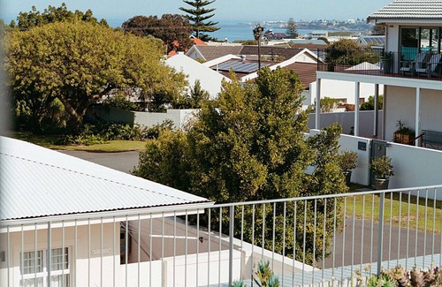 Voelklip House | Voëlvry | Tranquil Mountain Escape | Ocean View