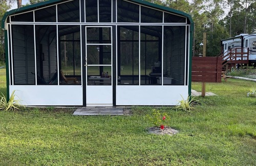 Clewiston House | Vocation Home in a Rural Area