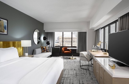 Downtown Chicago Hotel | voco Chicago Downtown - Riverwalk by IHG