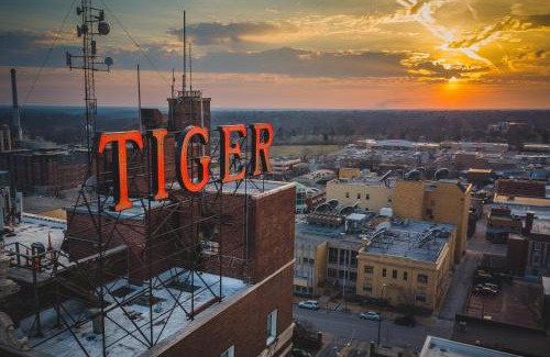 Columbia Hotel | voco The Tiger Hotel, Columbia, MO by IHG