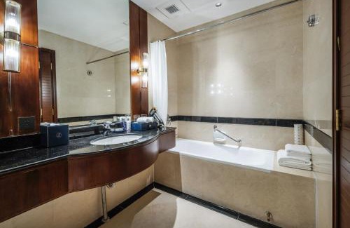 Jiang Han Hotel | voco Wuhan Xinhua by IHG