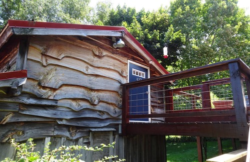 West Jefferson Apartment | Vogelsang guesthouse, 5 minute walk to downtown West Jefferson.