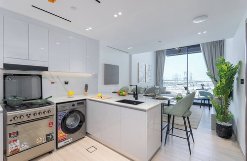 Jumeirah Village Circle Apartment | Vogue 7 mins Sky Dubai 3 mins Cirle Mall