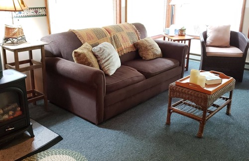 Curtis Cottage | 'Volcano Country' Creek Side Cottage Retreat