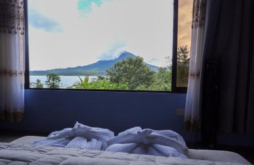 El Fosforo Apartment | Volcano & Lake View Oasis with Scenic Tub