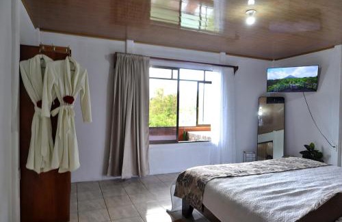 El Fosforo House | Volcano & Lake Arenal View Suite with Soaking tub