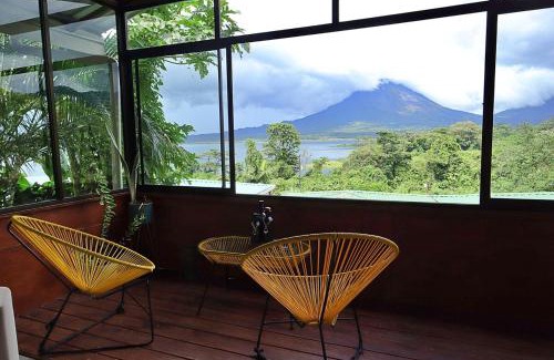 El Fosforo House | Volcano & Lake Arenal View Suite with Soaking tub