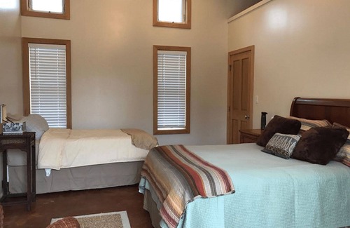 Glenwood Cabin | Volcanoes National Park - minutes away. 25 acre Nature Lodge