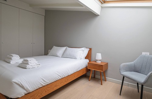 Monza House | Volta 40 - B - One Bedroom Guest House, Sleeps 4