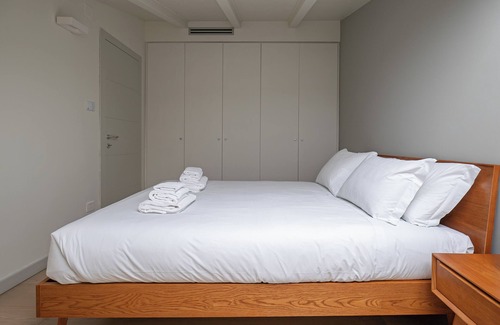 Monza House | Volta 40 - B - One Bedroom Guest House, Sleeps 4