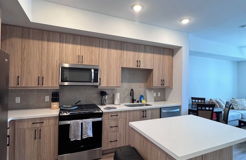 Grantville Apartment | Vora LUX – Elegant 1BRs with quartz kitchens, smart tech, and resort vibes.