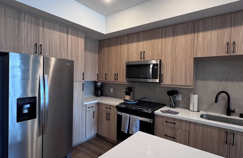 Grantville Apartment | Vora LUX – Elegant 1BRs with quartz kitchens, smart tech, and resort vibes.