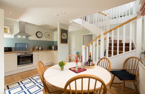 Alexandria Cottage | Vorlich Cottage - peaceful relaxing cottage for 4 beside stunning Loch Lomond