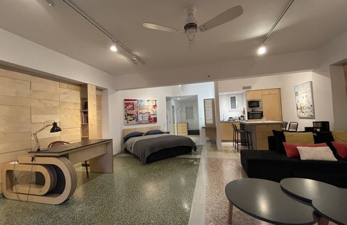 Vouliagmeni Apartment | Vouliagmeni art micro-loft/Open space studio