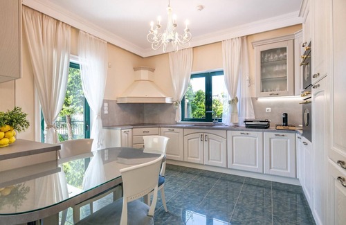 Vari-Voula-Vouliagmeni Villa | Vouliagmeni Athenian Riviera Villa