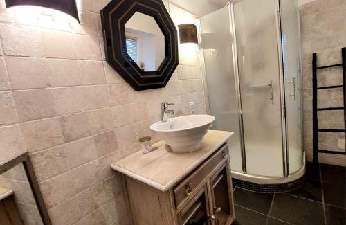 Candes-Saint-Martin House | Voyage en Confluence - Candes St Martin