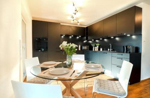Kempten Apartment | VOYAGE Stadtoase am Fluss I Zentral I freier Parkplatz I Wifi I Netflix I Aufzug