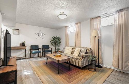Forest Lawn House | Voyager's Hub- Calgary InnerCity 3BD 4Bed Sleeps 8