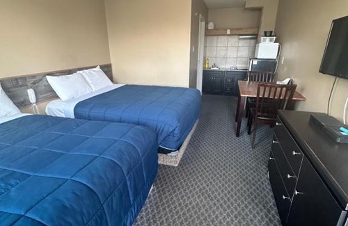 Rocky Mountain House Hotel | Voyageur Motel
