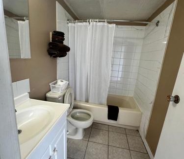 Rocky Mountain House Hotel | Voyageur Motel