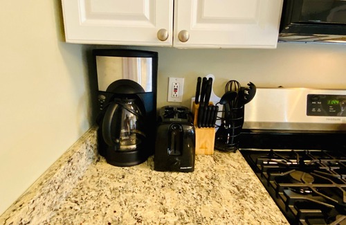 Seaside Heights Apartment | VRBO PREMIER HOST LISTING - 1 BR SUITE- Slps 4- TWO POOLS. Full Kit & Liv Rm
