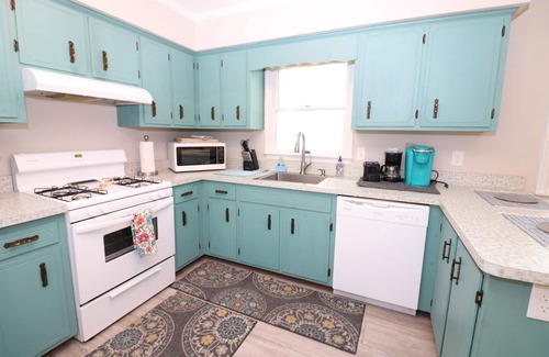 Town Bank House | VRBO Premier Host Listing *Large*New*Clean* Modern*Spacious*