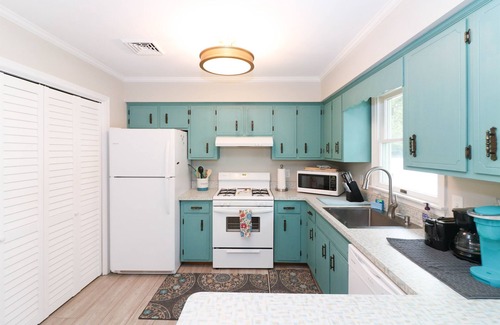 Town Bank House | VRBO Premier Host Listing *Large*New*Clean* Modern*Spacious*