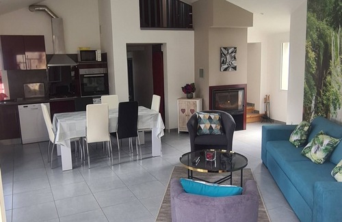 Estaing House | Vrbo Property