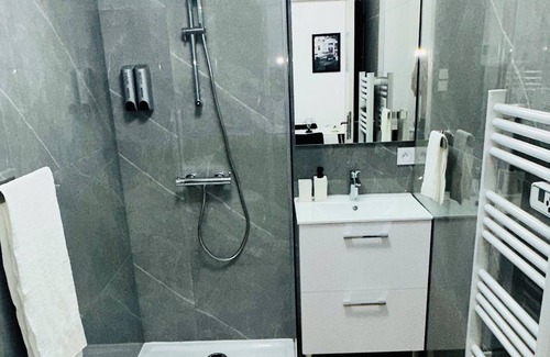 Faubourg Saint-Jacques Apartment | Vrbo Property