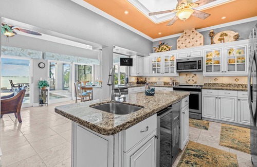 Caloosahatchee Villa | VRCC Villa Dolphin House