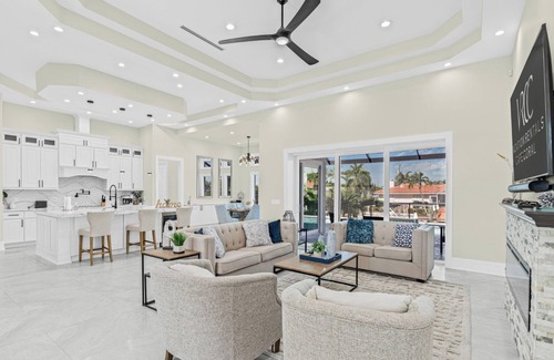Yacht Club Villa | VRCC Villa Lena - luxury retreat on the water
