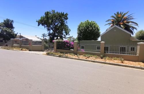 Riebeeck West Apartment | Vredelus Manor