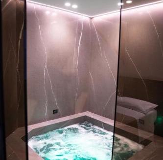 Bari City Centre House | VS LUXURY SUITE with SPA