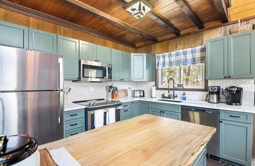 Wilmington House | VT escape for all occasions w/New Kitchen, Game Rooms, Media Lounge, Chimney Hill Clubhouse Access!