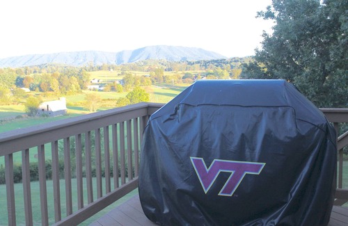 Blacksburg House | VT Football VT and Radford Graduation Rental - Peaceful and private setting