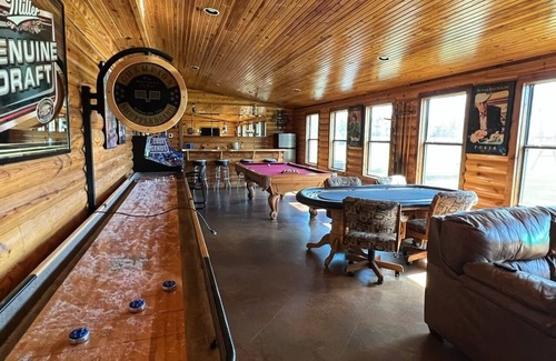 Crockett Cabin | VTG Lodge and Guest Suites - Experience the wild frontier of Crockett Texas